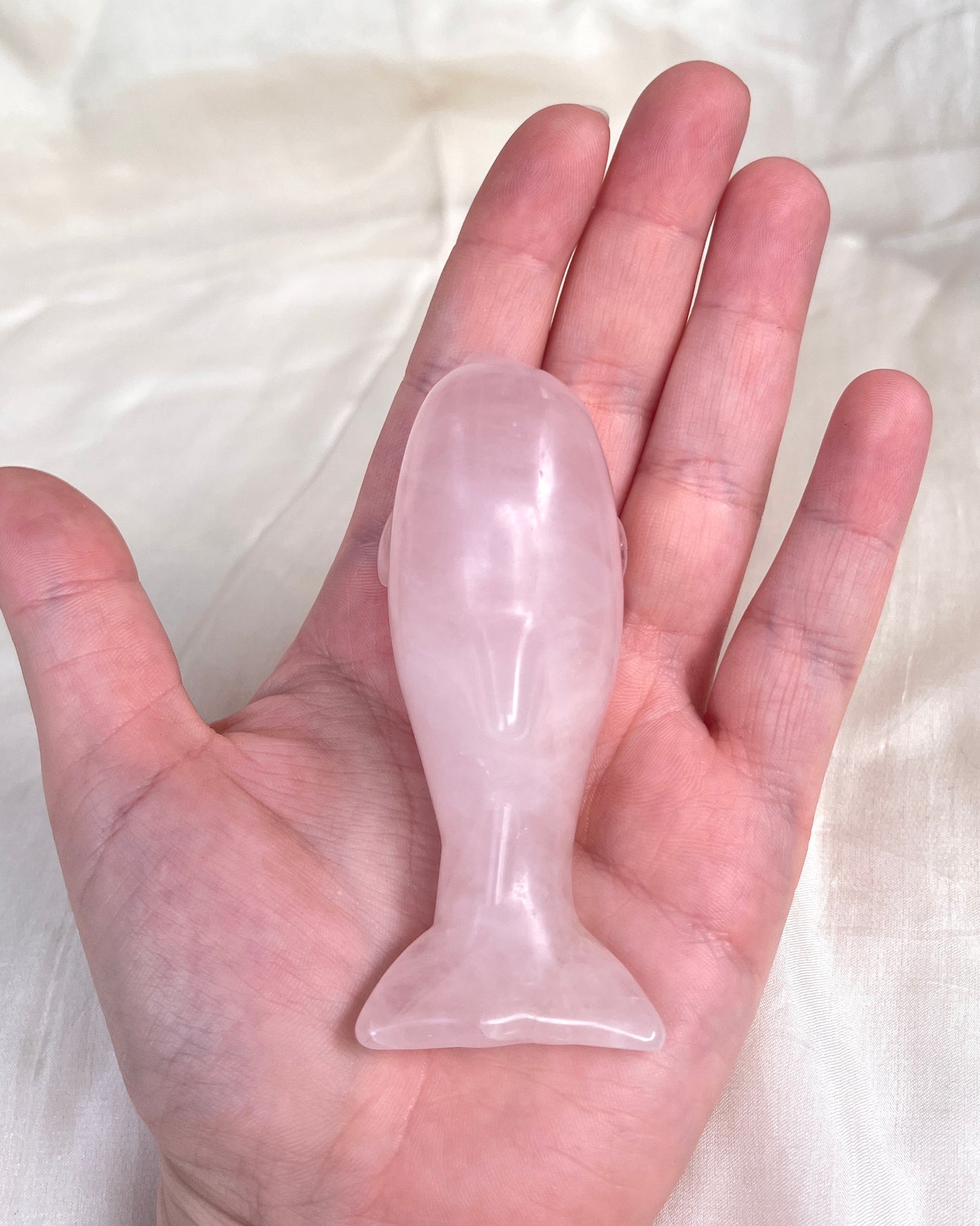 Rosenquarz Delfin Carving
