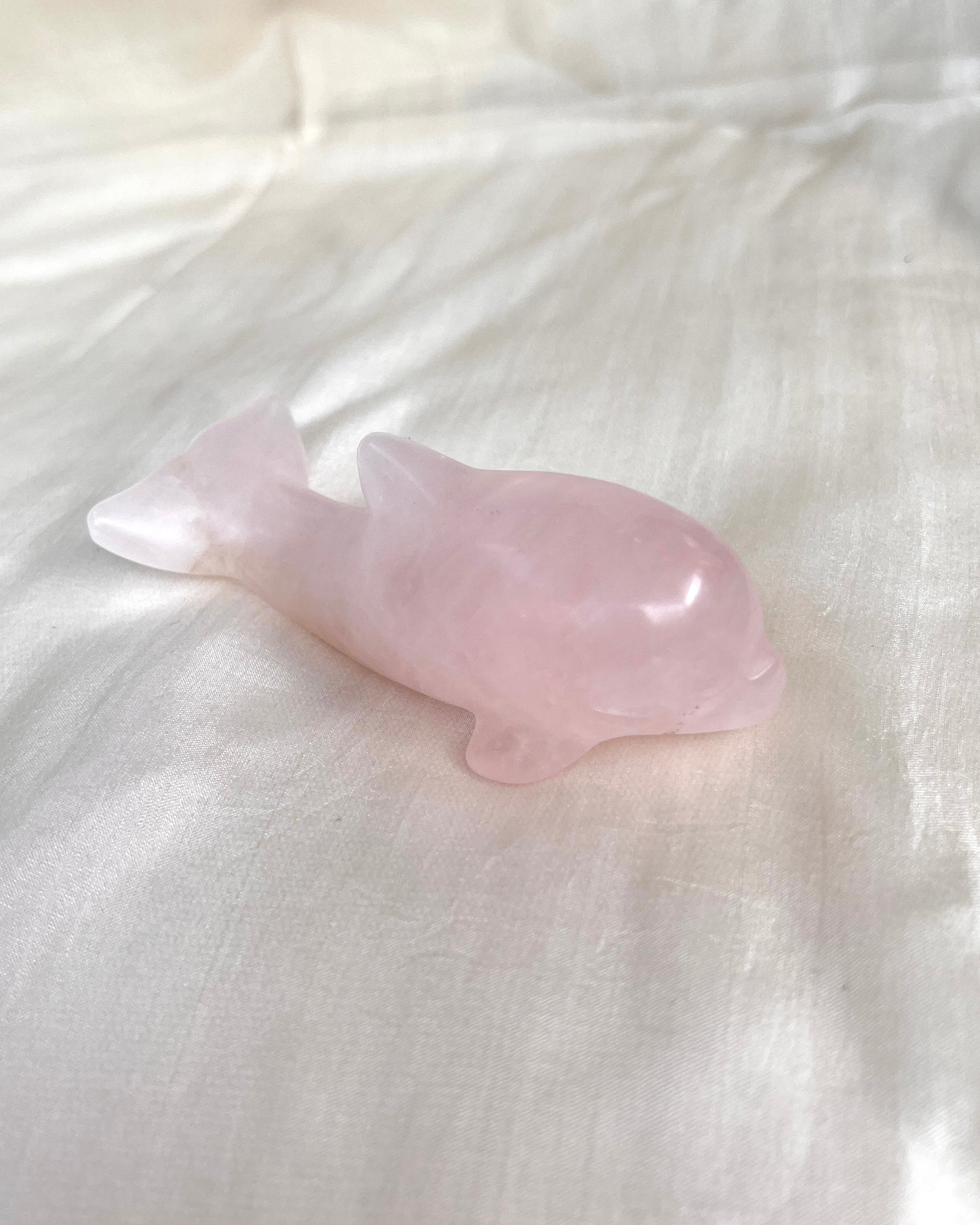 Rosenquarz Delfin Carving
