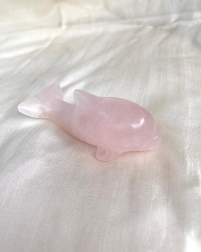 Rosenquarz Delfin Carving